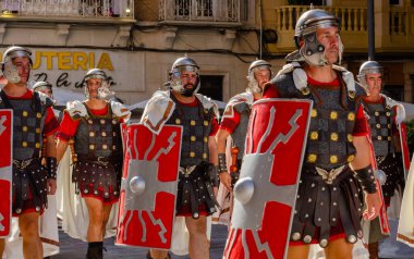 CARTAGENA, İSPAIN - 23 EPTEMBER 2022 Kartacalılar ve Romalılar, İkinci Pön Savaşı sırasında kentte meydana gelen tarihi olayları anmak amacıyla 1990 yılından beri İspanya 'nın Kartagena kentinde tarihi bayramlar düzenlediler.