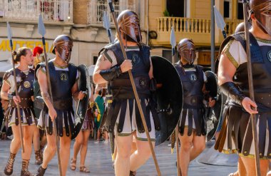 CARTAGENA, İSPAIN - 23 EPTEMBER 2022 Kartacalılar ve Romalılar, İkinci Pön Savaşı sırasında kentte meydana gelen tarihi olayları anmak amacıyla 1990 yılından beri İspanya 'nın Kartagena kentinde tarihi bayramlar düzenlediler.