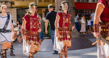 CARTAGENA, İSPAIN - 23 EPTEMBER 2022 Kartacalılar ve Romalılar, İkinci Pön Savaşı sırasında kentte meydana gelen tarihi olayları anmak amacıyla 1990 yılından beri İspanya 'nın Kartagena kentinde tarihi bayramlar düzenlediler.