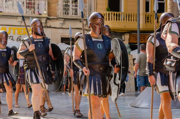 CARTAGENA, İSPAIN - 23 EPTEMBER 2022 Kartacalılar ve Romalılar, İkinci Pön Savaşı sırasında kentte meydana gelen tarihi olayları anmak amacıyla 1990 yılından beri İspanya 'nın Kartagena kentinde tarihi bayramlar düzenlediler.