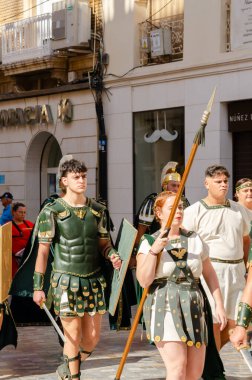 CARTAGENA, İSPAIN - 23 EPTEMBER 2022 Kartacalılar ve Romalılar, İkinci Pön Savaşı sırasında kentte meydana gelen tarihi olayları anmak amacıyla 1990 yılından beri İspanya 'nın Kartagena kentinde tarihi bayramlar düzenlediler.