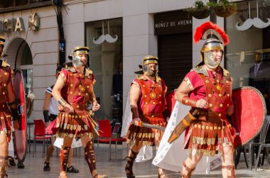 CARTAGENA, İSPAIN - 23 EPTEMBER 2022 Kartacalılar ve Romalılar, İkinci Pön Savaşı sırasında kentte meydana gelen tarihi olayları anmak amacıyla 1990 yılından beri İspanya 'nın Kartagena kentinde tarihi bayramlar düzenlediler.