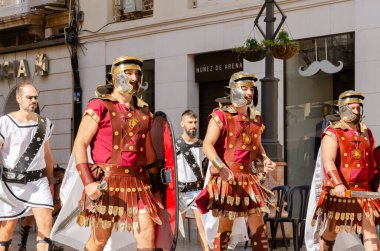 CARTAGENA, İSPAIN - 23 EPTEMBER 2022 Kartacalılar ve Romalılar, İkinci Pön Savaşı sırasında kentte meydana gelen tarihi olayları anmak amacıyla 1990 yılından beri İspanya 'nın Kartagena kentinde tarihi bayramlar düzenlediler.