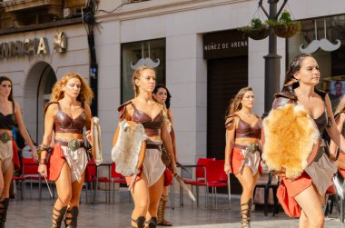 CARTAGENA, İSPAIN - 23 EPTEMBER 2022 Kartacalılar ve Romalılar, İkinci Pön Savaşı sırasında kentte meydana gelen tarihi olayları anmak amacıyla 1990 yılından beri İspanya 'nın Kartagena kentinde tarihi bayramlar düzenlediler.