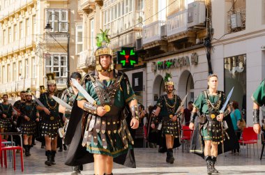 CARTAGENA, İSPAIN - 23 EPTEMBER 2022 Kartacalılar ve Romalılar, İkinci Pön Savaşı sırasında kentte meydana gelen tarihi olayları anmak amacıyla 1990 yılından beri İspanya 'nın Kartagena kentinde tarihi bayramlar düzenlediler.