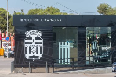 CARTAGENA, SPAIN - 19 SEPTEMBER 2022 İspanya 'daki Cartagonova Stadyumu' nun hemen yanında yer alan FC Cartagena 'nın futbol taraftarları için mağaza