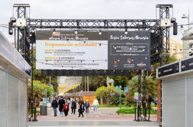 ALMERIA, İspanya - 06 ARALIK 2023 Noel tezgahları Almerya 'nın başkenti Almerya' da yer almaktadır.