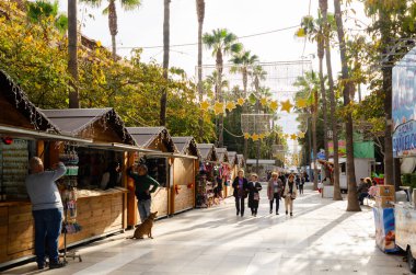 ALMERIA, İspanya - 06 ARALIK 2023 Noel tezgahları Almerya 'nın başkenti Almerya' da yer almaktadır.