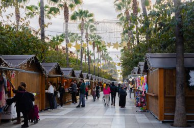 ALMERIA, İspanya - 06 ARALIK 2023 Noel tezgahları Almerya 'nın başkenti Almerya' da yer almaktadır.