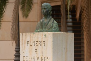 ALMERIA, SPAIN - 11 Aralık 2023 İspanyolca ve Katalanca çocuklar için şiirler yazan yazar Celia Vinas 'ın çeyizi savaş sonrası panoramasında yenilikçi ve önemli kabul ediliyor.