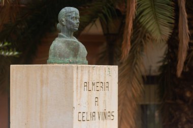 ALMERIA, SPAIN - 11 Aralık 2023 İspanyolca ve Katalanca çocuklar için şiirler yazan yazar Celia Vinas 'ın çeyizi savaş sonrası panoramasında yenilikçi ve önemli kabul ediliyor.