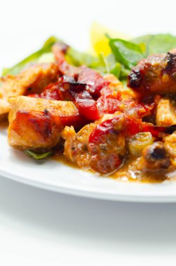 Bir tabak et, bir tabak patates ve mangetto.