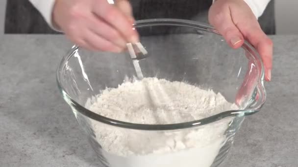 Krok Kroku Składniki Mieszania Szklanej Misce Przygotowania Cytrynowego Ciasta Żurawinowego — Wideo stockowe
