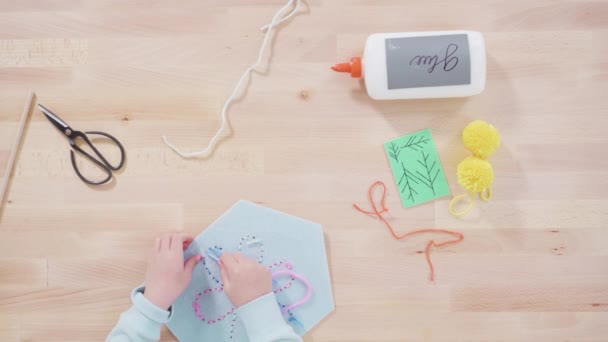 Flat Lay Little Girl Learning How Sew Her Mother Craft — Vídeo de Stock