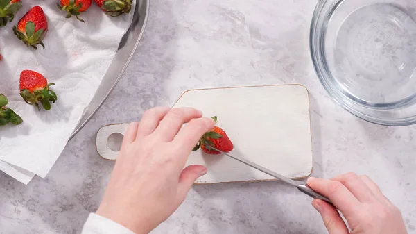 Flat Lay Step Step Slicing Fresh Organic Strawberries White Cutting — Stock Photo, Image