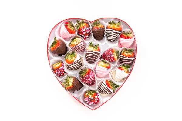 Plat Gelegd Verscheidenheid Van Chocolade Gedompelde Aardbeien Een Hartvormige Doos — Stockfoto