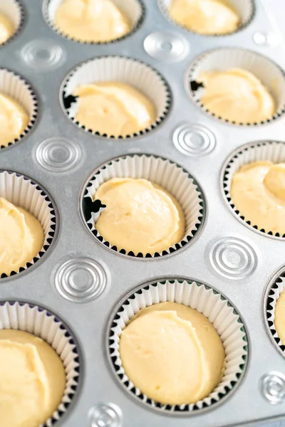 Mardi Gras Vanilyalı Kek Pişirmek Için Folyolu Kek Dilimli Vanilyalı — Stok fotoğraf