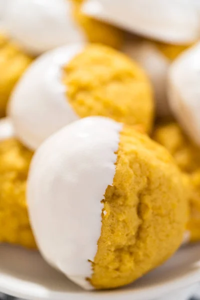Лимонний Печиво Білим Шоколадом Білій Керамічній Тарілці Біле Лимонне Печиво — стокове фото