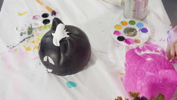 Malarstwo Dynia Rzemieślnicza Farbą Akrylową Halloween — Wideo stockowe