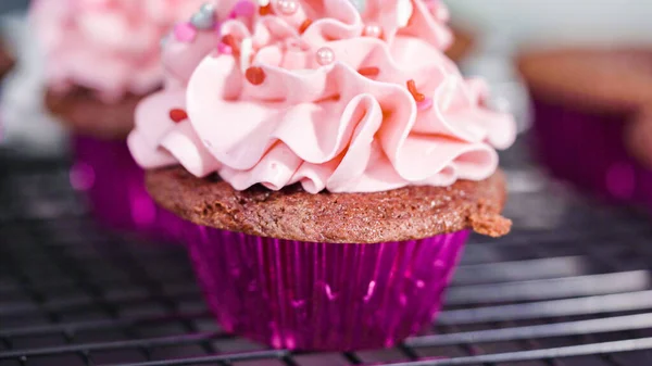 Close View Step Step Decorating Red Velvet Cupcakes Chocolate Red — Stock Photo, Image
