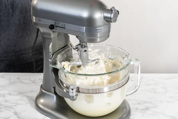 Whisking Buttercream Frosting Glass Mixing Bowl Electric Kitchen Mixer American — ストック写真
