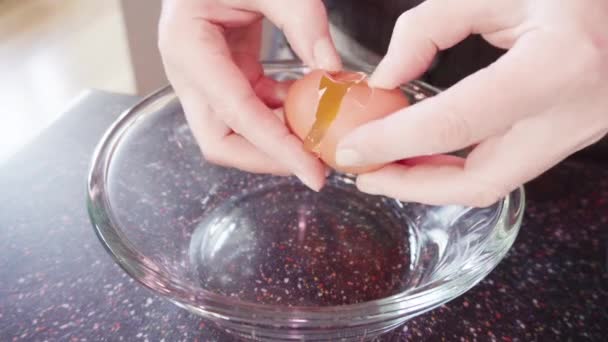 Приготування Сніданку Бурітос Свіжими Овочами Яйцями Беконом Борошняних Тортилах — стокове відео