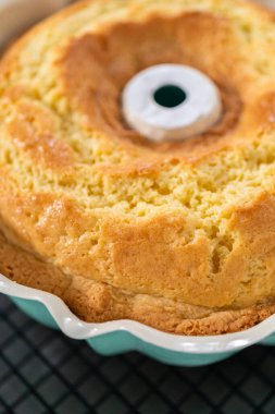 Taze fırınlanmış limonlu kek..