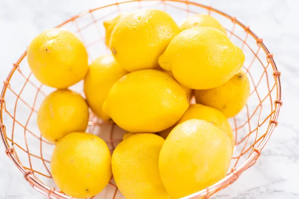 Ингредиенты Стеклянных Мисках Приготовления Лимонного Торта — стоковое фото
