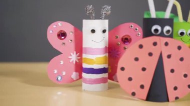 Kağıt işleri projesi. Boş tuvalet kağıtlarından yapılmış renkli böcekler.