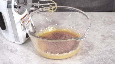 Zaman aşımı. Tek boynuzlu at gökkuşağı çikolatalı keklerin karışımı..