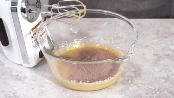 Lapso Tiempo Mezclar Ingredientes Para Hornear Cupcakes Chocolate Arcoíris Unicornio — Vídeos de Stock