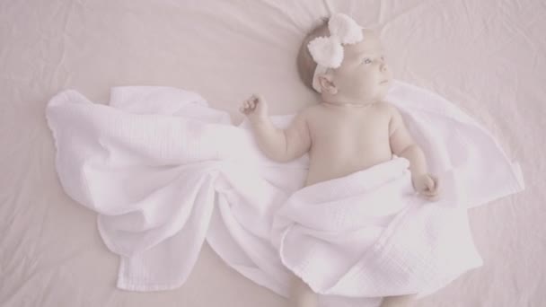 Lifestyle Porträt Eines Neugeborenen Drei Wochen Alten Mädchens — Stockvideo