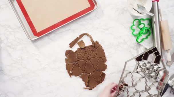Leżeć Płasko Krok Kroku Wycinanie Kształtów Christmas Cookie Cutter Ciasta — Wideo stockowe
