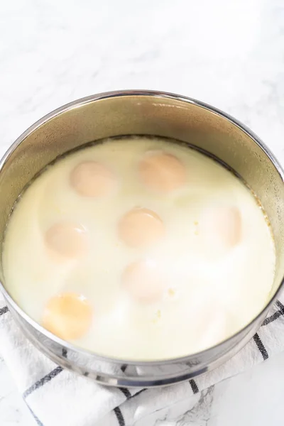 Gotować Jajka Bez Skórki Twardo Kuchence Ciśnieniowej — Zdjęcie stockowe