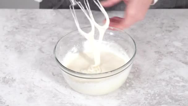Zaman Aşımı Adım Adım Krem Peynirli Krema Hazırlamak Için Karıştırma — Stok video