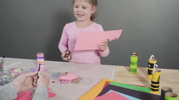 Papier Pour Enfants Faire Des Punaises Papier Partir Des Rouleaux — Video