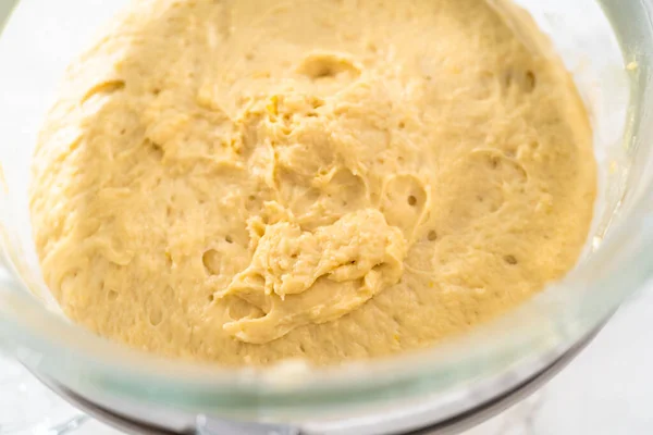 Míchání Ingrediencí Kuchyňském Mixéru Péct Mini Velikonoční Chléb Kulich — Stock fotografie