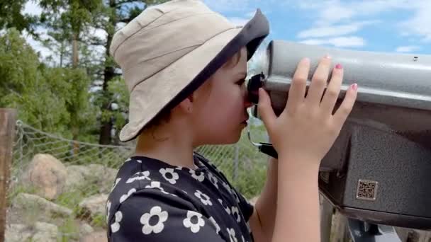 Colorado Springs Colorado Usa Augusztus 2022 Kislány Ellátogat Cheyenne Mountain — Stock videók