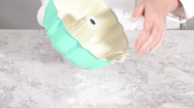 Bitkisel kısaltmalı yağlı kek tavası ve Funfettti Bundt keki pişirmek için un..