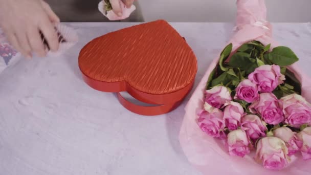 Temps Écoulé Pas Pas Bouquet Roses Roses Avec Une Boîte — Video