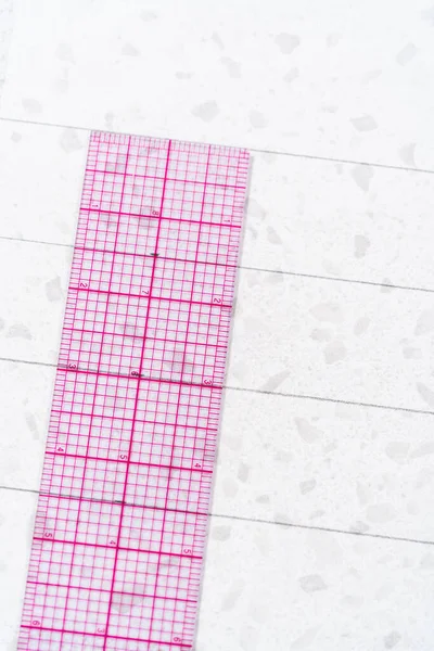 Snijsjabloon Van Perkamentpapier Voorbereiden Zelfgemaakte Fudge Snijden — Stockfoto