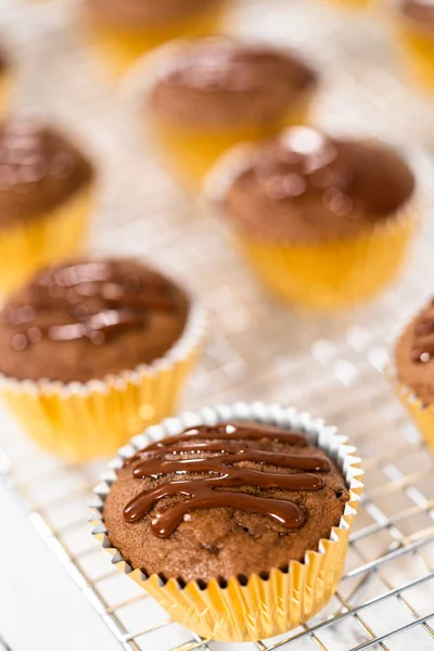 Ganache Chocolate Cima Cupcakes Framboesa Chocolate Assados — Fotografia de Stock