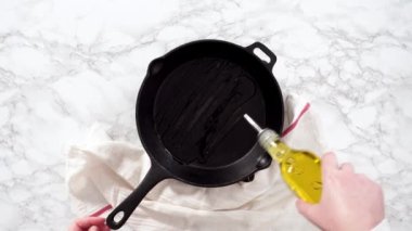 Düz yatıyordu. Ispanak ve jambonlu frittata için ıspanak sote..