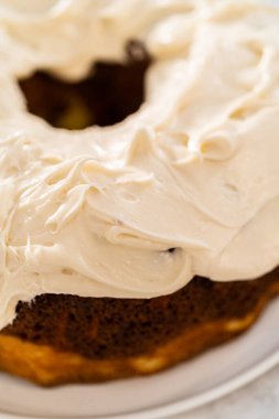 Krem peynirli tereyağlı taze havuçlu kek..