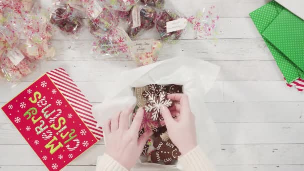 Deitado Passo Passo Embalagem Chocolate Caseiro Biscoitos Uma Caixa Presente — Vídeo de Stock