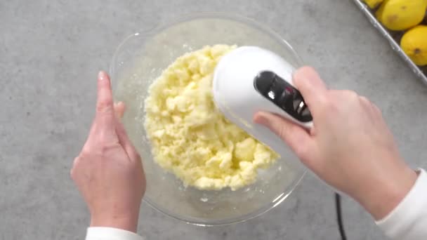 Пласка Лежала Крок Кроком Змішування Інгредієнтів Скляній Мисці Приготування Лимонного — стокове відео