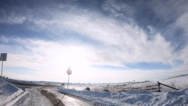 Rijden Een Landelijke Weg Amerikaanse Buitenwijken Winterochtend — Stockvideo