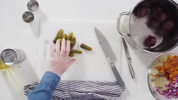 Waktu Berlalu Berbaringlah Langkah Demi Langkah Memotong Sayuran Kue Atas — Stok Video