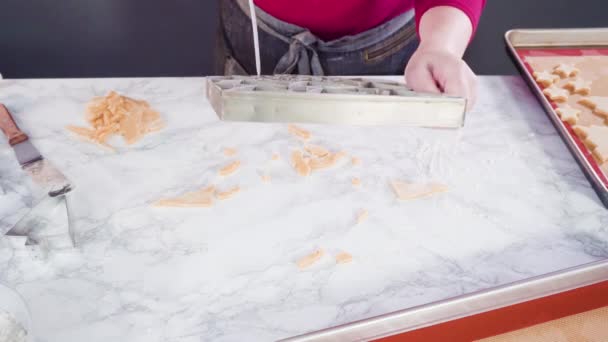 Wycinanie Ciasteczek Cukrem Gigantycznym Christmas Cookie Cutter — Wideo stockowe