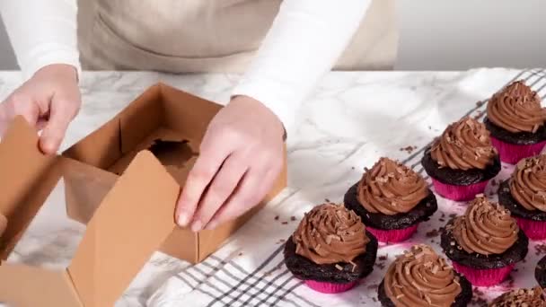 Time Lapse Packaging Chocolate Cupcakes Chocolate Ganache Frosting Paper Cupcake — Video